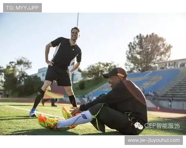 足球场上的奇怪拉伸姿势揭秘：这些奇葩动作背后隐藏的训练秘密